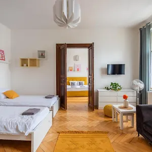 Tesnov Apartment Prag