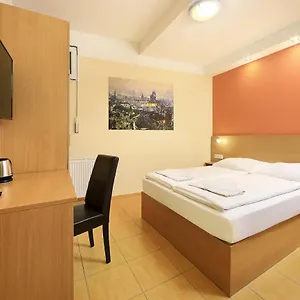 Basement Old Town Apartment Prag